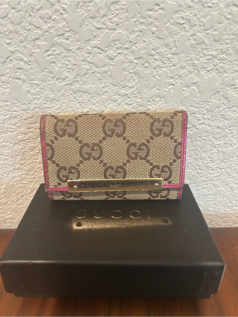 Gucci Beige GG Canvas Key Holder with Pink Trim and Gold Plate